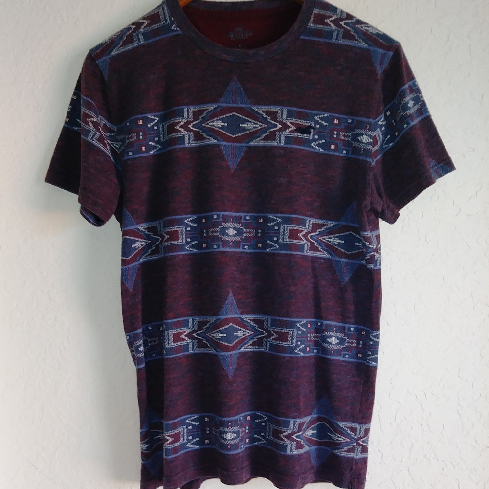Hollister Pattern T-Shirt Size Medium